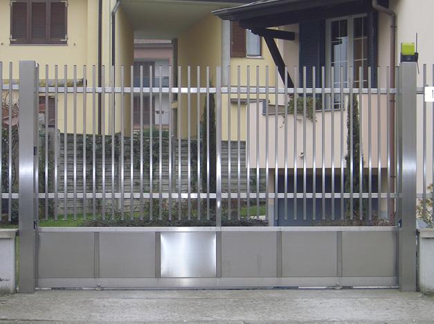 CANCELLO SCORREVOLE IN ACCIAIO INOX