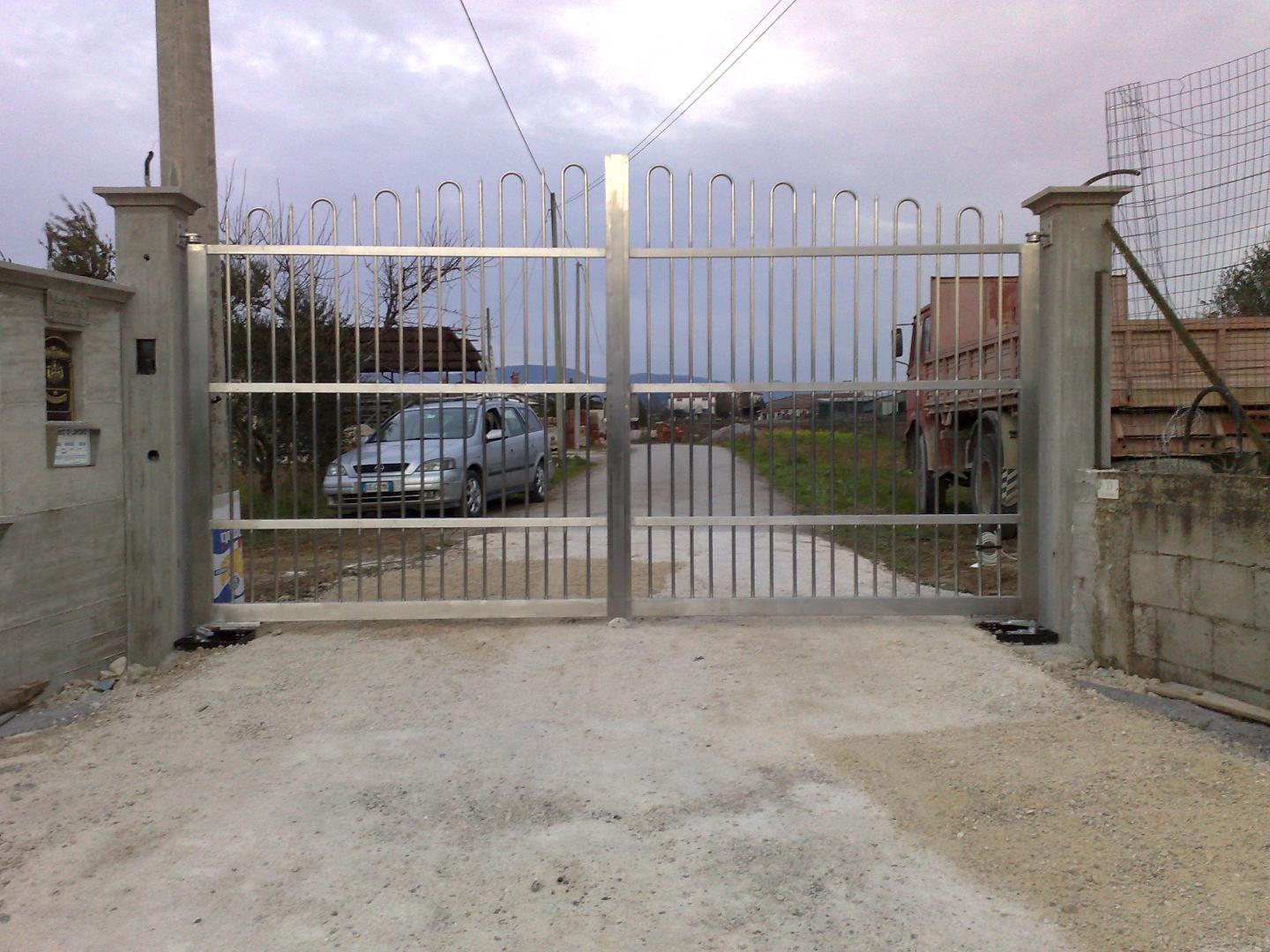 CANCELLO A BATTENTE IN ACCIAIO INOX