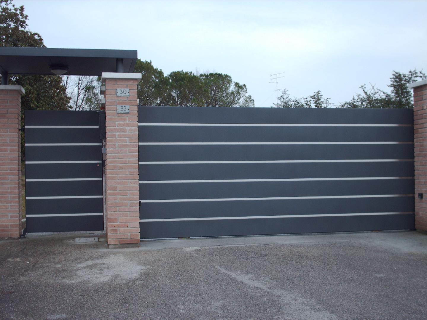 CANCELLO SCORREVOLE IN ACCIAIO INOX
