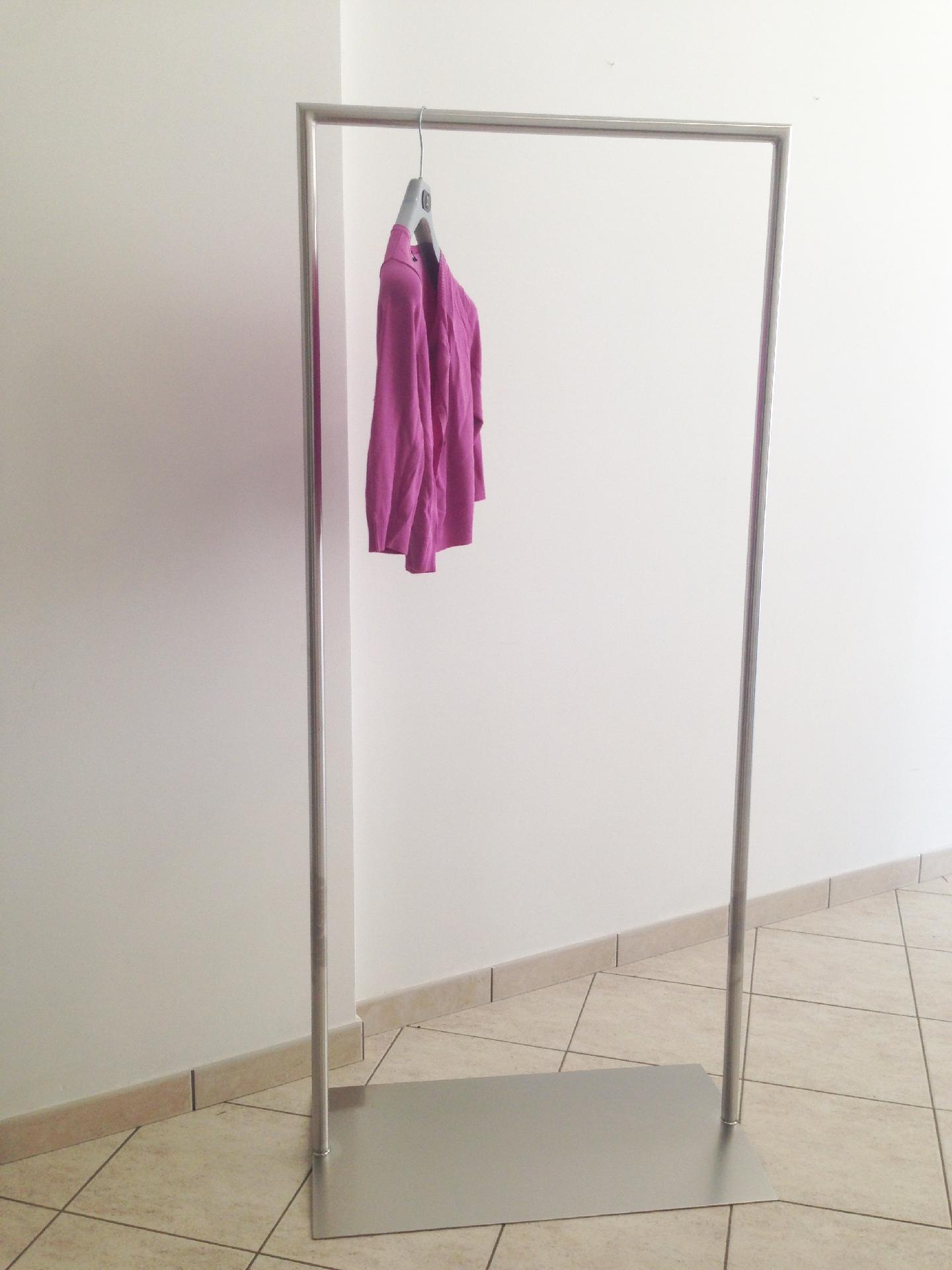 ARREDAMENTO PER NEGOZIO IN ACCIAIO INOX-FURNITURE STORE IN STAINLESS STEEL