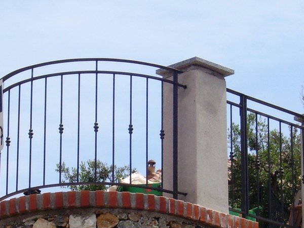 Lavorazione balconi, parapetti e corrimano in ferro