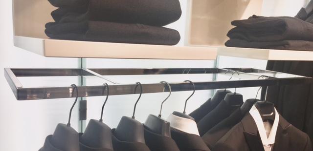 ARREDAMENTO PER NEGOZIO IN ACCIAIO INOX-FURNITURE STORE IN STAINLESS STEEL