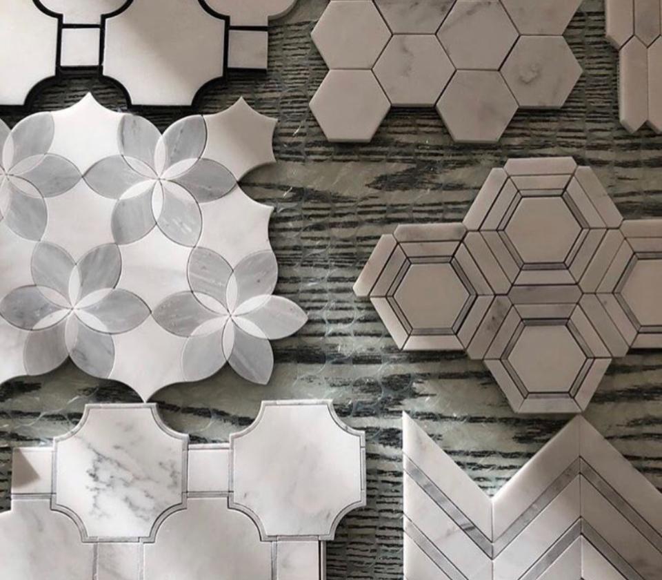 Pavimenti waterjet con intagli su marmo e graniti.