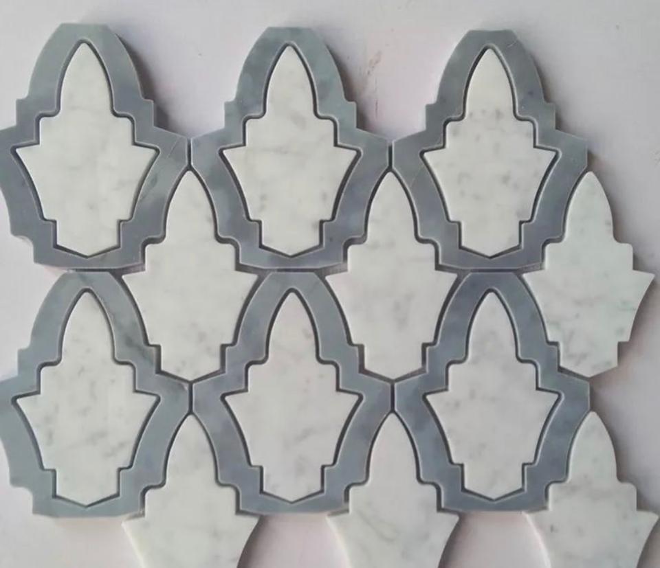 Pavimenti waterjet con intagli su marmo e graniti.