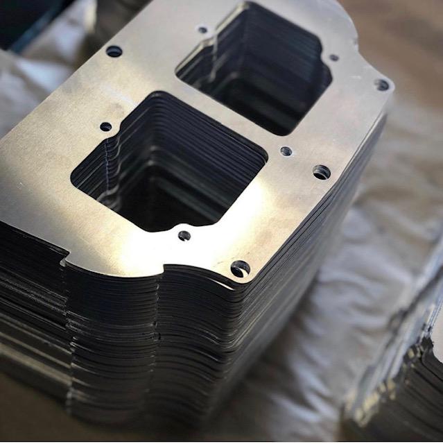 Lavorazione conto terzi con sistema 2D di taglio laser con fibra ottica piano di carico 3000mmx1500mm.