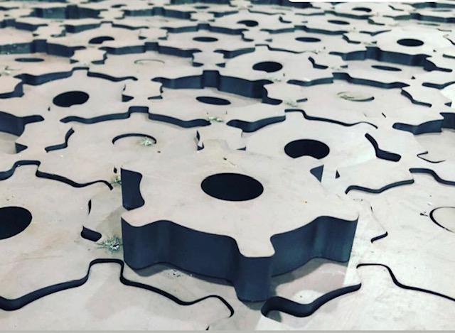Lavorazione conto terzi con sistema 2D di taglio laser con fibra ottica piano di carico 3000mmx1500mm.