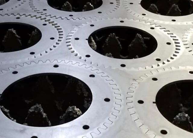 Lavorazione conto terzi con sistema 2D di taglio laser con fibra ottica piano di carico 3000mmx1500mm.
