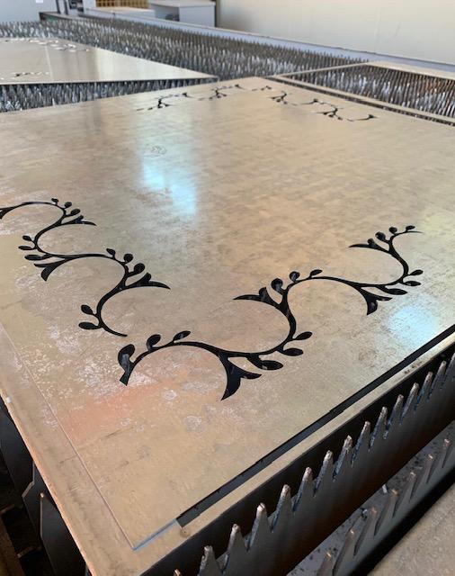 Lavorazione conto terzi con sistema 2D di taglio laser con fibra ottica piano di carico 3000mmx1500mm.
