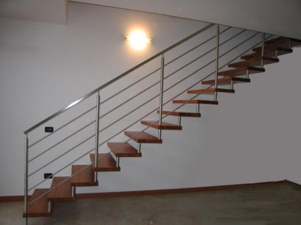 Scala e parapetto con profilo QUADRATO