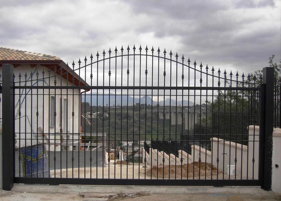 CANCELLO SCORREVOLE IN FERRO ZINCATO