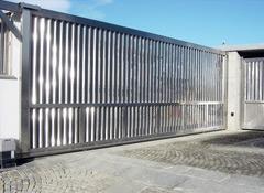CANCELLO SCORREVOLE IN ACCIAIO INOX