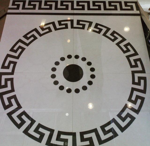 Pavimenti waterjet con intagli su marmo e graniti.