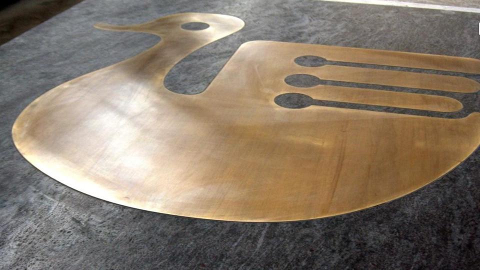 Pavimenti waterjet con intagli su marmo e graniti.