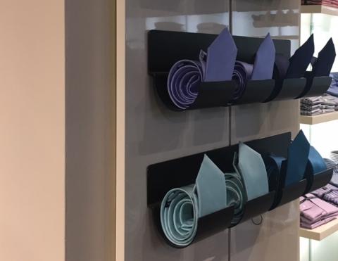 ARREDAMENTO PER NEGOZIO IN ACCIAIO INOX-FURNITURE STORE IN STAINLESS STEEL