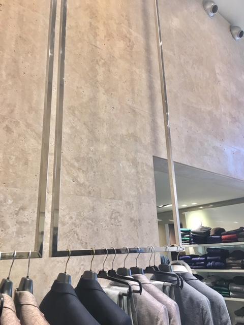 ARREDAMENTO PER NEGOZIO IN ACCIAIO INOX-FURNITURE STORE IN STAINLESS STEEL