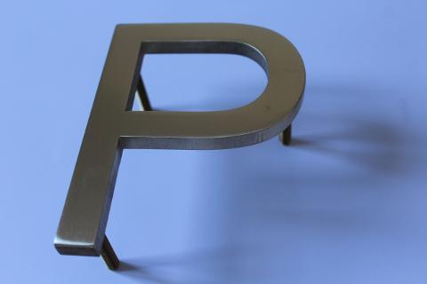 LETTERA IN OTTONE