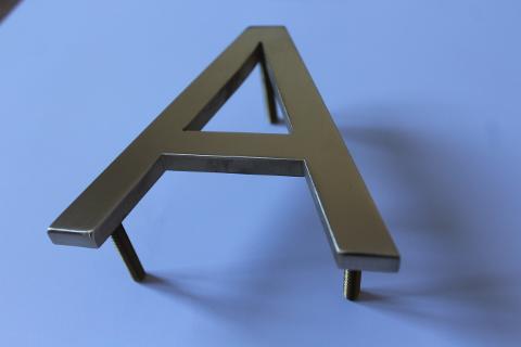 LETTERA IN OTTONE