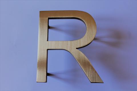 LETTERA IN OTTONE