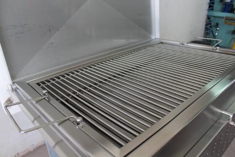 BARBECUE IN ACCIAIO INOX AISI 304 CON GRIGLIA fervin sas incasso e non