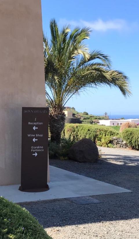 TOTEM IN LAMIERA