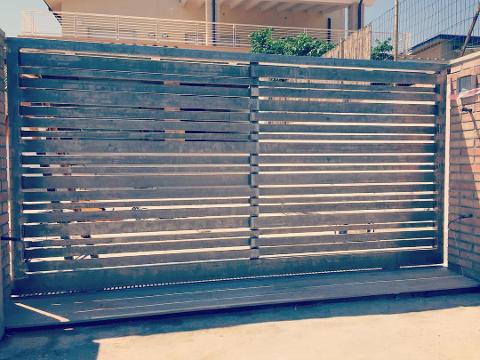 CANCELLO SCORREVOLE IN ACCIAIO INOX