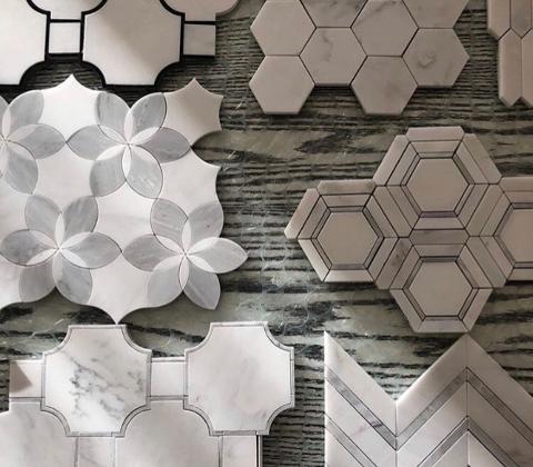 Pavimenti waterjet con intagli su marmo e graniti.