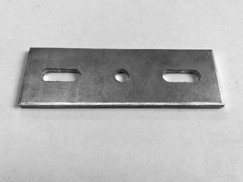 Piastrina per il fissaggio di pannelli fotovoltaici su tetti a coppi o lamiera grecata.
