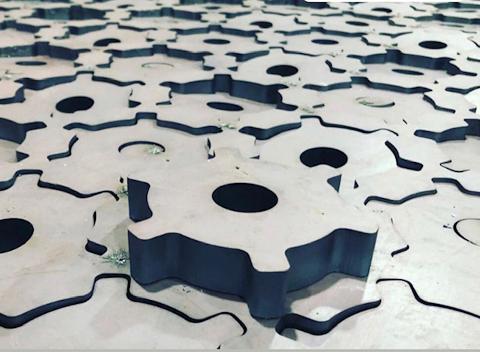 Lavorazione conto terzi con sistema 2D di taglio laser con fibra ottica piano di carico 3000mmx1500mm.