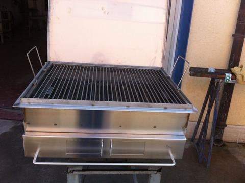 BARBECUE IN ACCIAIO INOX AISI 304 CON GRIGLIA fervin sas incasso e non