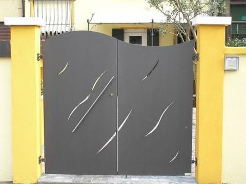 Lamiere disegnate per cancelli  pedonali, per passi carrai a due ante, ad un'anta e scorrevoli