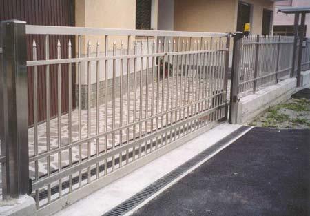 CANCELLO SCORREVOLE IN ACCIAIO INOX