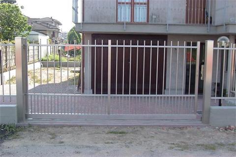 CANCELLO SCORREVOLE IN ACCIAIO INOX
