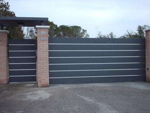 CANCELLO SCORREVOLE IN ACCIAIO INOX