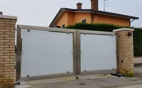 CANCELLO A BATTENTE IN ACCIAIO INOX