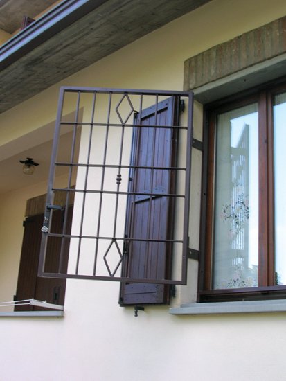 Lavorazione grate ed inferriate in ferro