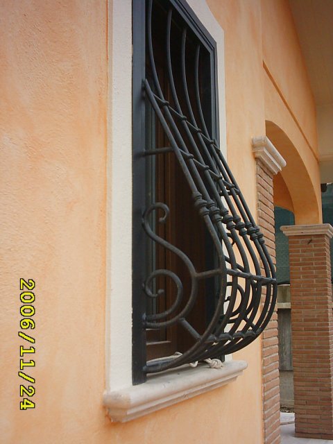 Lavorazione grate ed inferriate in ferro