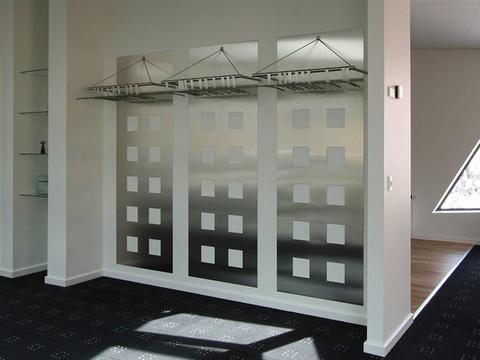 ARREDAMENTO PER NEGOZIO IN ACCIAIO INOX-FURNITURE STORE IN STAINLESS STEEL