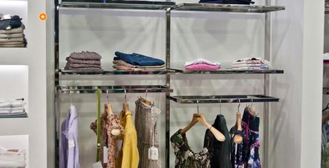 ARREDAMENTO PER NEGOZIO IN ACCIAIO INOX-FURNITURE STORE IN STAINLESS STEEL