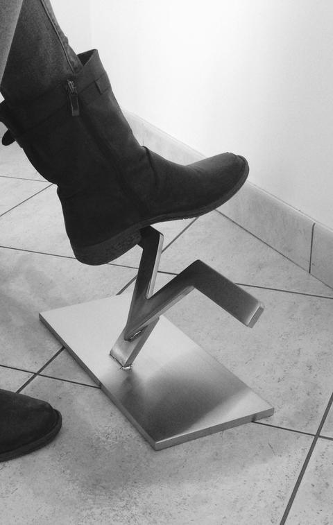 ARREDAMENTO PER NEGOZIO IN ACCIAIO INOX-FURNITURE STORE IN STAINLESS STEEL