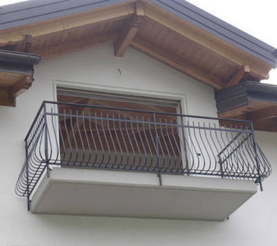 Lavorazione balconi, parapetti e corrimano in ferro