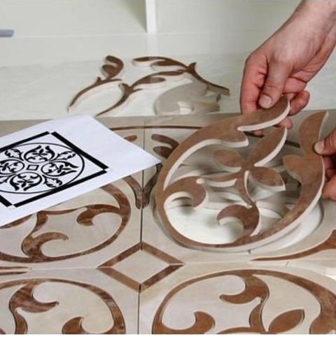 Pavimenti waterjet con intagli su marmo e graniti.