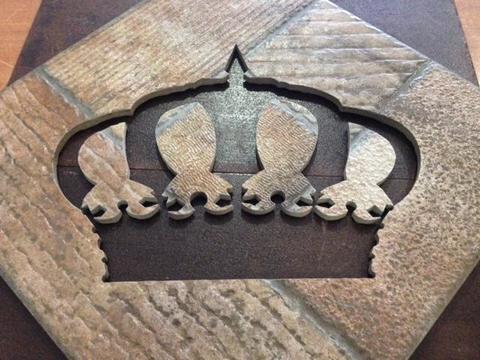 Pavimenti waterjet con intagli su marmo e graniti.