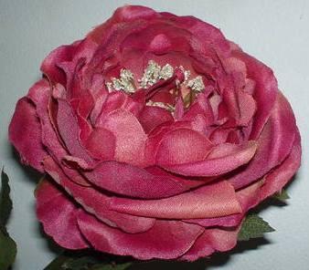 Rosa British Arredo  Artificiale in poliestere - Sconti per Fioristi e Aziende .