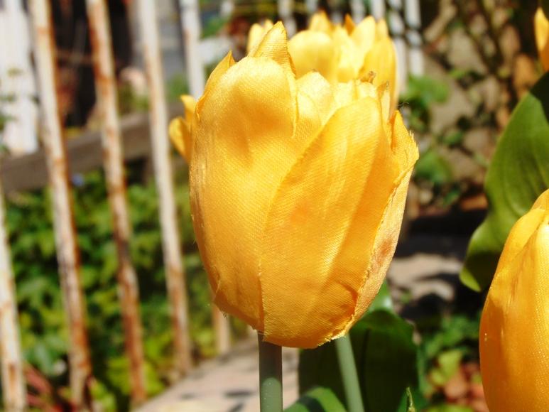 Tulipano Olandese Artificiale H 40 in poliestere - Sconti per Fioristi e Aziende .