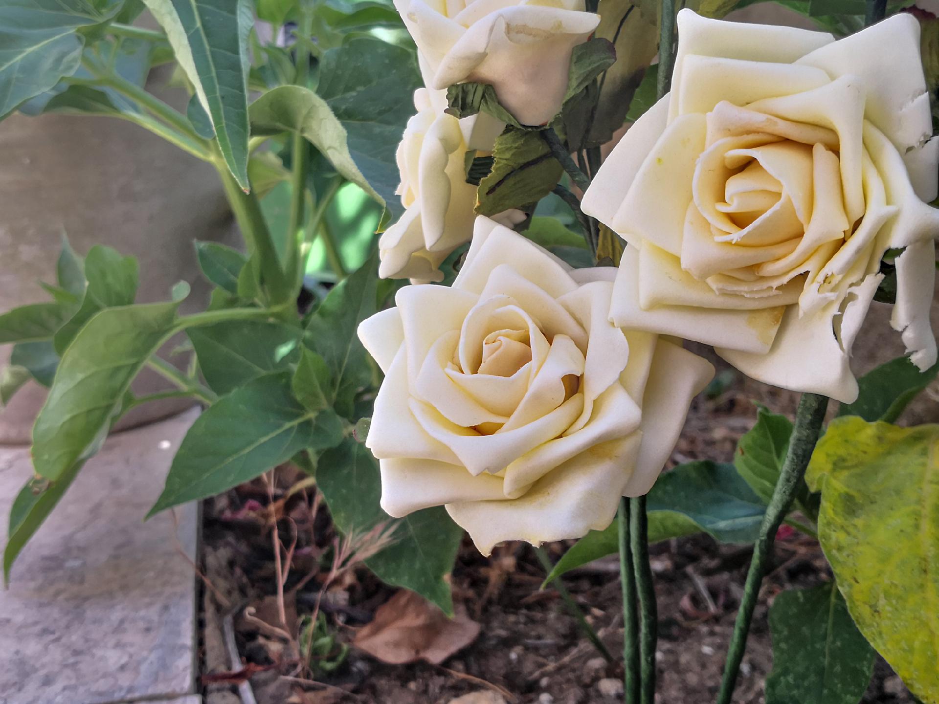 Rose Tralcio x 3 Artificiali  - Sconti per Fioristi e Aziende - in Polifoam
