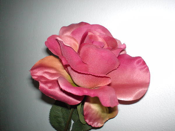 Rosa aperta Arredo Artificiale in poliestere - Sconti per Fioristi e Aziende .