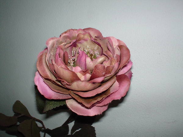 Rosa British Arredo  Artificiale in poliestere - Sconti per Fioristi e Aziende .