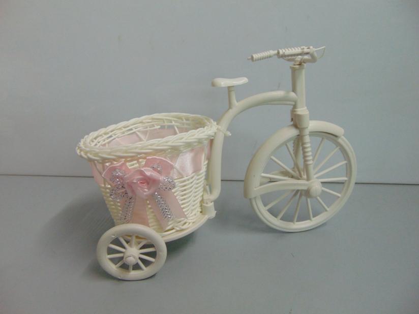 Triciclo effetto vimini rosa in 2 misure