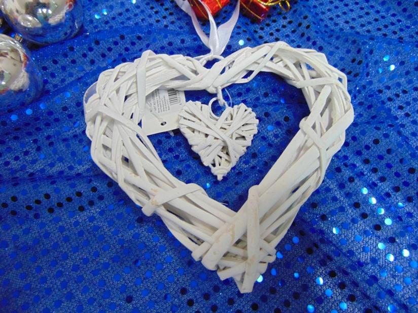 Cuore vimini traforato 25x25 - Sconti per Fioristi e Aziende - Bianco con pendente