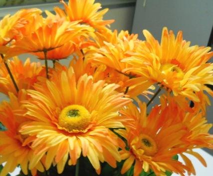 Gerbera Artificiale Bush x 8 in poliester - Sconti per Fioristi e Aziende